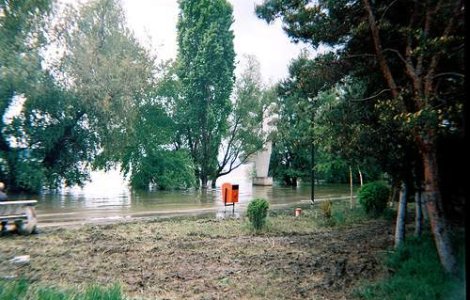 Peste o suta de case din municipiul Sfantu Gheorghe sunt evacuate