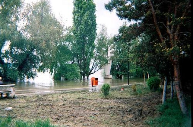 Peste o suta de case din municipiul Sfantu Gheorghe sunt evacuate