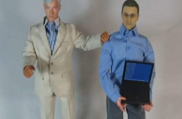 [VIDEO]  Papusa Edward Snowden, la vanzare in SUA