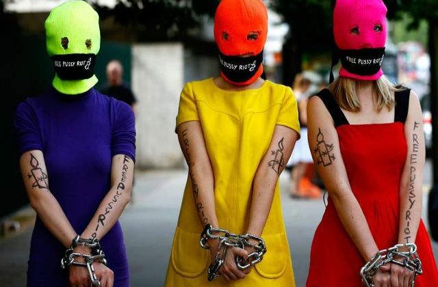 [VIDEO] Membrele trupei Pussy Riot, biciute de cazaci la Soci