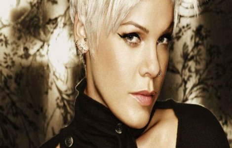 Sotul cantaretei Pink, operat pentru a saptea oara la coloana vertebrala