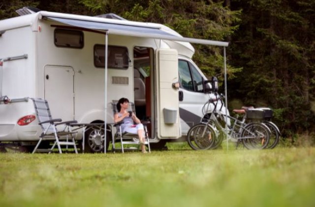 5 lucruri de care nu te poți lipsi c&acirc;nd călătorești &icirc;ntr-o rulotă