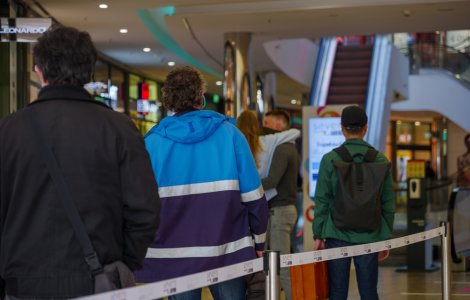 Starea de alertă din România se prelungește. Condițiile de intrare în mall-uri
