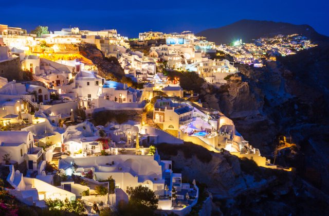 Insula Santorini din Grecia a fost lovită de o furtună de ploi torențiale și grindină