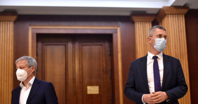 USR fierbe. Dacian Cioloș amenință cu demisia, Dan Barna îl acuză de „aroganță”