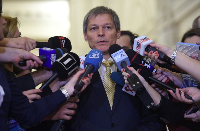Cioloș: E timpul să creștem lideri alternativi; onoarea îi cere lui Dan Barna să facă un pas în spate