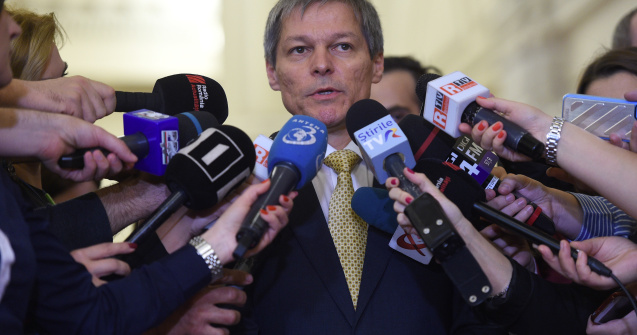 Cioloș: E timpul să creștem lideri alternativi; onoarea îi cere lui Dan Barna să facă un pas în spate