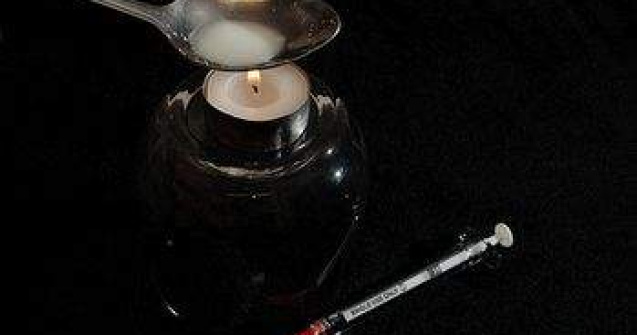 Roman cu 35 de capsule de heroina in corp, arestat in Praga