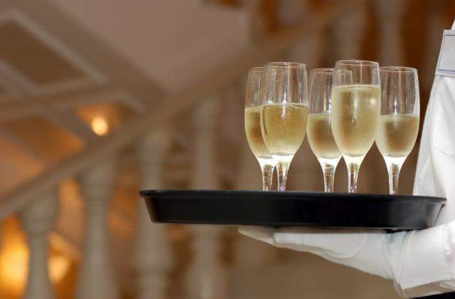 E oficial: Rusia a interzis vinul moldovenesc