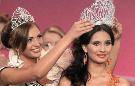 Miss Universe Romania a renuntat la titlu