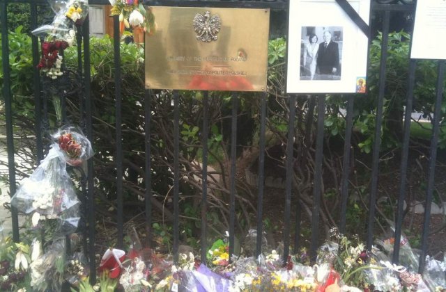 Guvernul polonez, responsabil politic pentru moartea lui Lech Kaczynski?