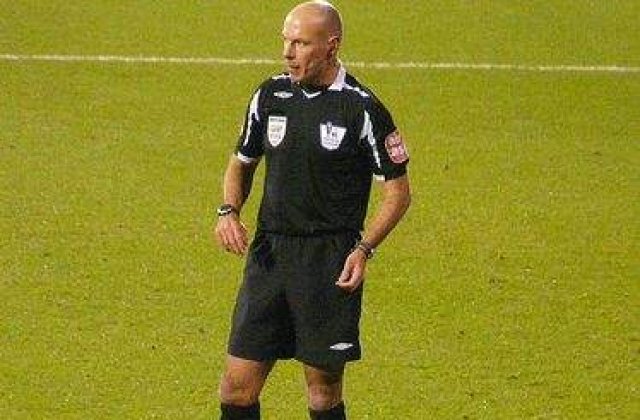 Arbitrul Webb rupe tacerea