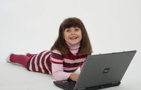 (P) Romtelecom ii ajuta pe romani sa infrunte criza cu scaderi de preturi la internet si telefonie