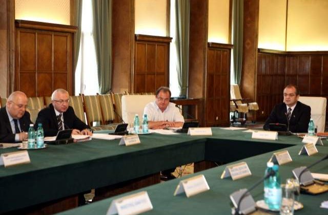 Cum face Guvernul economii?