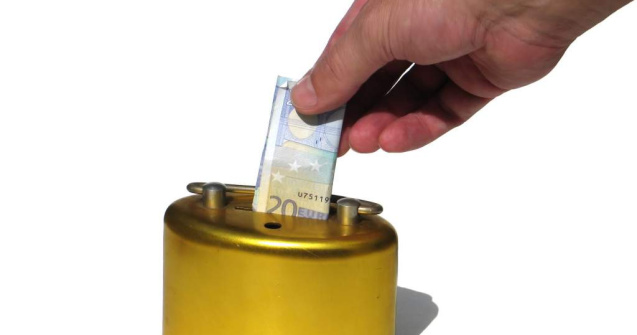 Capsunarii romani au zeci de miliarde de euro in banci straine