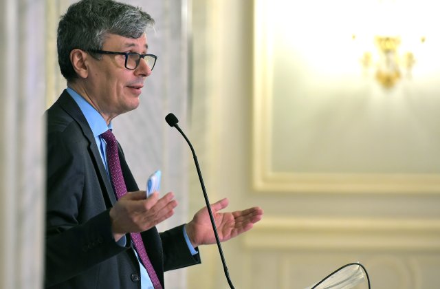 Soarta lui Virgil Popescu, dezbătută azi &icirc;n plenul Parlamentului. Moțiunea simplă &icirc;mpotriva ministrului Energiei va fi votată miercuri