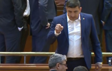 VIDEO Scene incredibile în Parlament. Ministru luat de gât de Simion