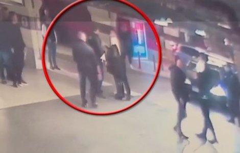 Interlopii nu mai au frică de nimic. Un polițist făcut K.O în parcarea unui mall