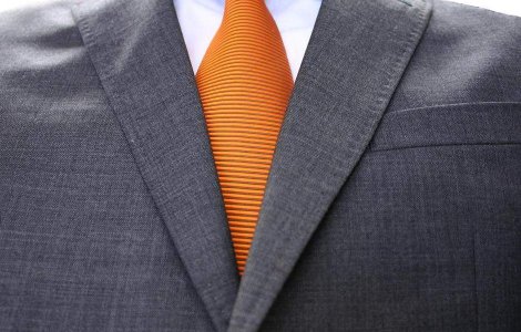 Presedintelui Iranului se cearta pentru purtarea cravatei