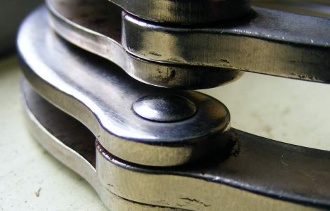 Zece presupusi proxeneti romani au fost retinuti in Franta