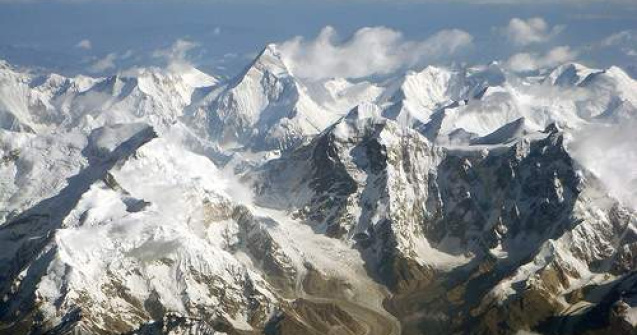 Opt alpinisti romani vor sa escaladeze varful Khan Tengri