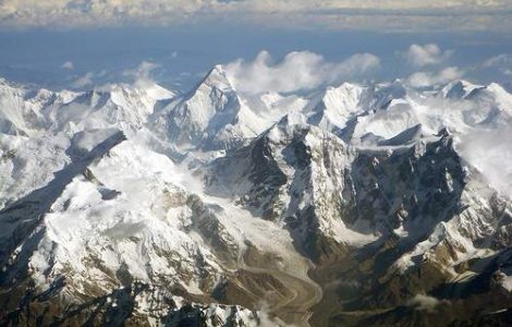 Opt alpinisti romani vor sa escaladeze varful Khan Tengri