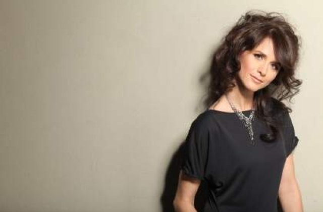 Mii de oameni si-au luat adio de la Madalina Manole