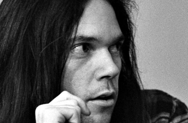 Neil Young isi va lansa o alta carte de memorii