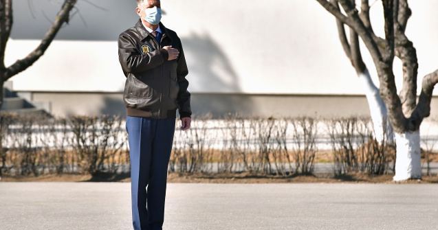 Klaus Iohannis și secretarul general al NATO vizitează Baza 57 Aeriană de la Mihail Kogălniceanu