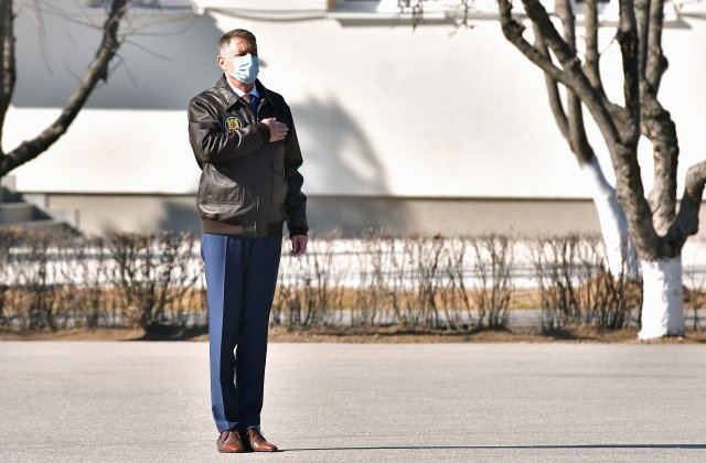 Klaus Iohannis și secretarul general al NATO vizitează Baza 57 Aeriană de la Mihail Kogălniceanu