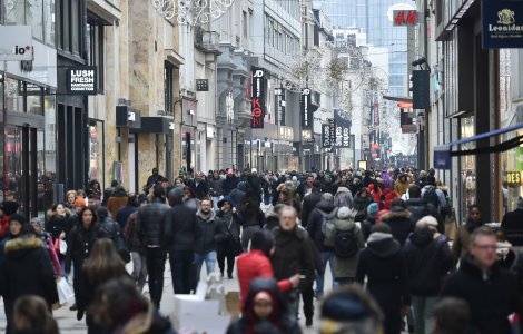 Finalul e aproape! Primele țări care renunță la certificat și mască obligatorie