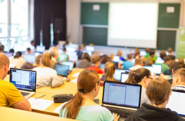 Universitatea Politehnica Timişoara oferă meditații gratuite la matematică și chimie pentru Bacalaureat și admiterea la facultate