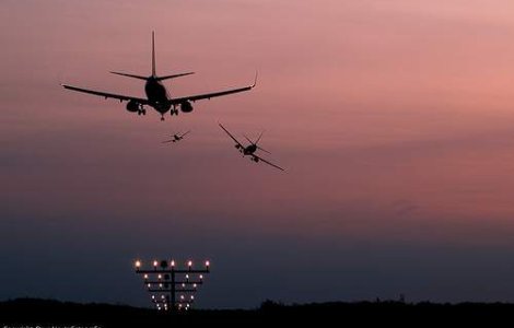 Mii de turisti blocati in strainatate dupa falimentul unui tur britanic