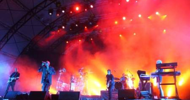  Top   Foto  Faithless a facut publicul roman sa vibreze