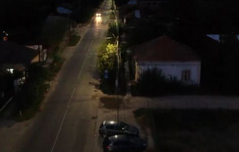 Tot mai multe localități din țară sting lumina pe străzi ca să facă economie. „Înainte de 89 ni se lua curentul, acum ni-l luăm noi”