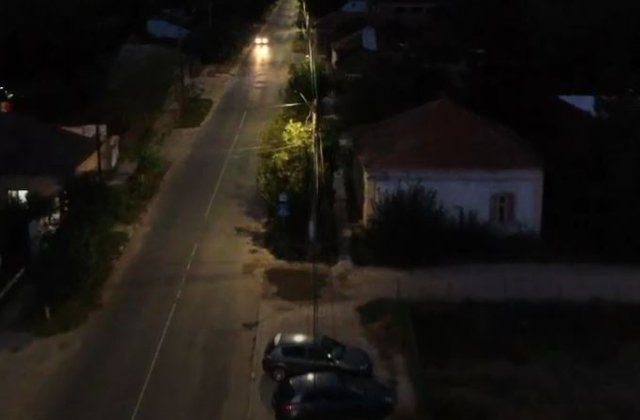 Tot mai multe localități din țară sting lumina pe străzi ca să facă economie. „Înainte de 89 ni se lua curentul, acum ni-l luăm noi”  