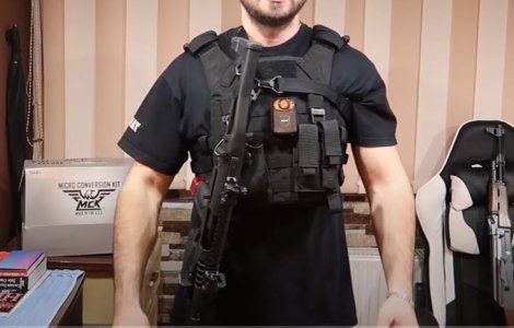 Un gălăţean a mers la spital cu vesta antiglonț pe el. Le-a spus medicilor că o poartă de frica războiului