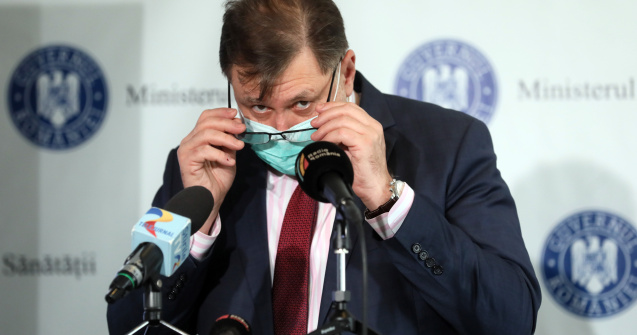 Rafila: Legea prevede utilizarea în continuare a măștii în toate spațiile interioare