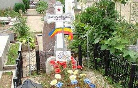 Sotii Ceausescu au fost deshumati