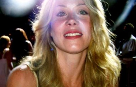Christina Applegate asteapta un copil