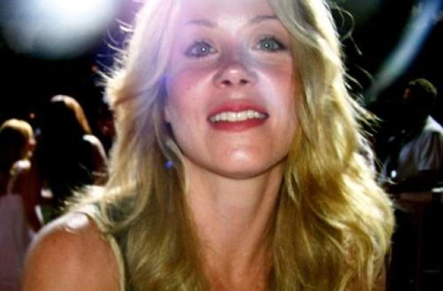 Christina Applegate asteapta un copil