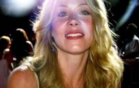 Christina Applegate asteapta un copil