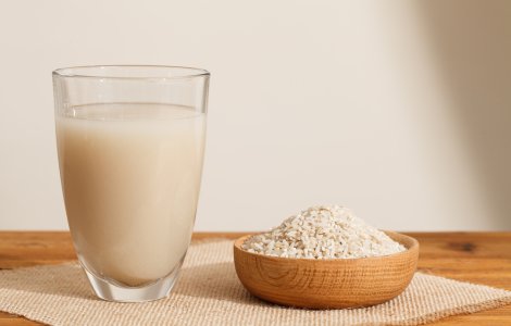  Top  4 beneficii ale apei de orez pentru piele și păr