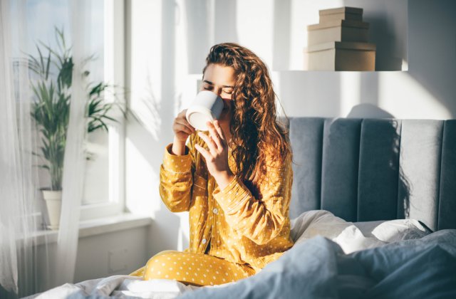 Patru moduri de a trezi dimineața fără cafea