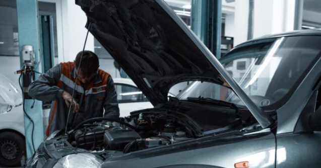 Reparaţia maşinii: piese auto noi sau din dezmembrări?