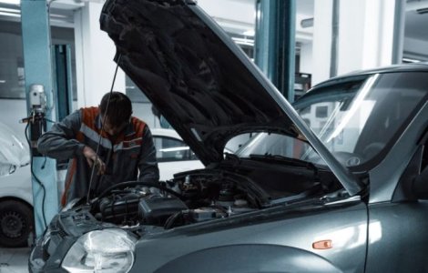 Reparaţia maşinii: piese auto noi sau din dezmembrări?