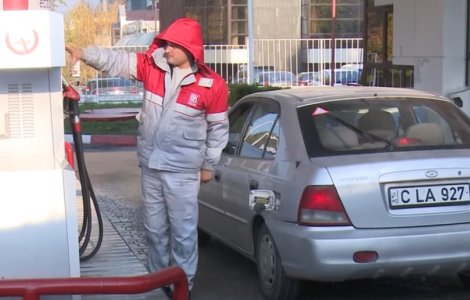 Mașina a devenit un lux. Plinul ne golește buzunarele