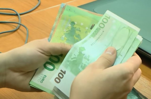 Copiii orfani, copiii nimănui. Un angajat al DGASPC Vrancea este bănuit că a v&acirc;ndut minori pe mii de euro  
