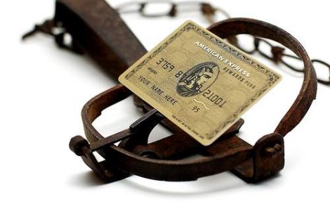 Arestati, pentru ca au extras bani de pe carduri clonate