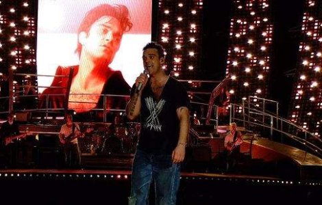 Robbie Williams va avea propriul sau joc karaoke